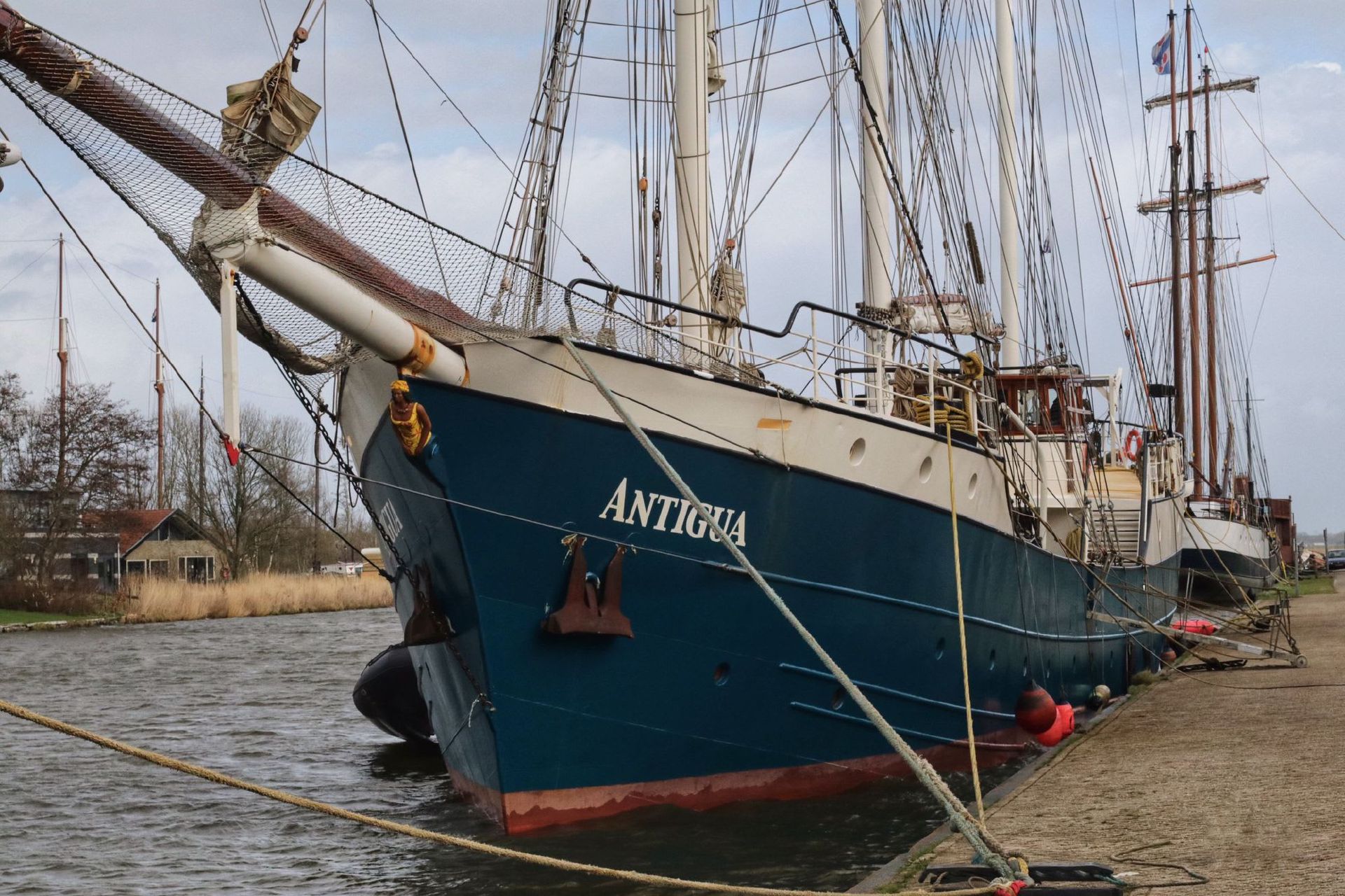 A Meet-up with sailing ship Antigua